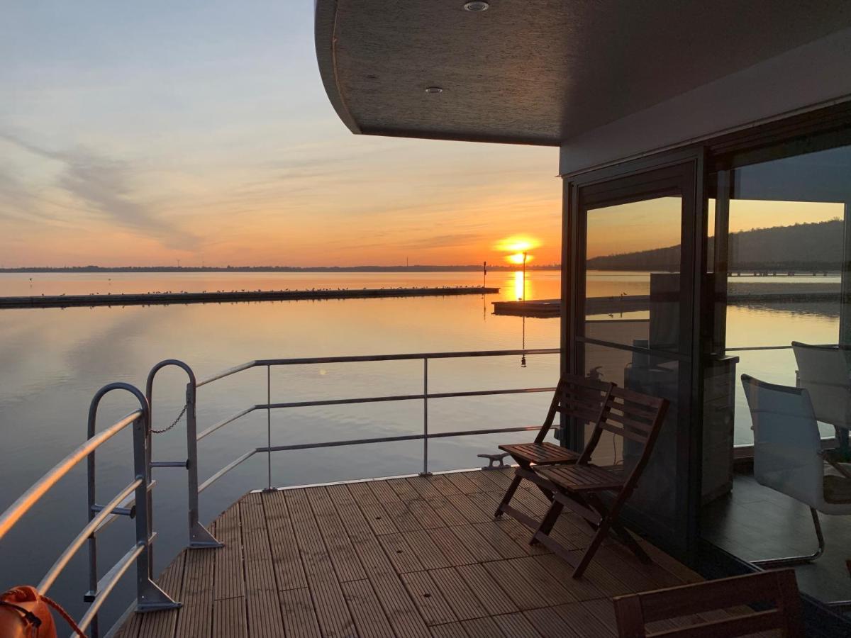 Hausboote Marina Braunsbedra Villa Exterior photo
