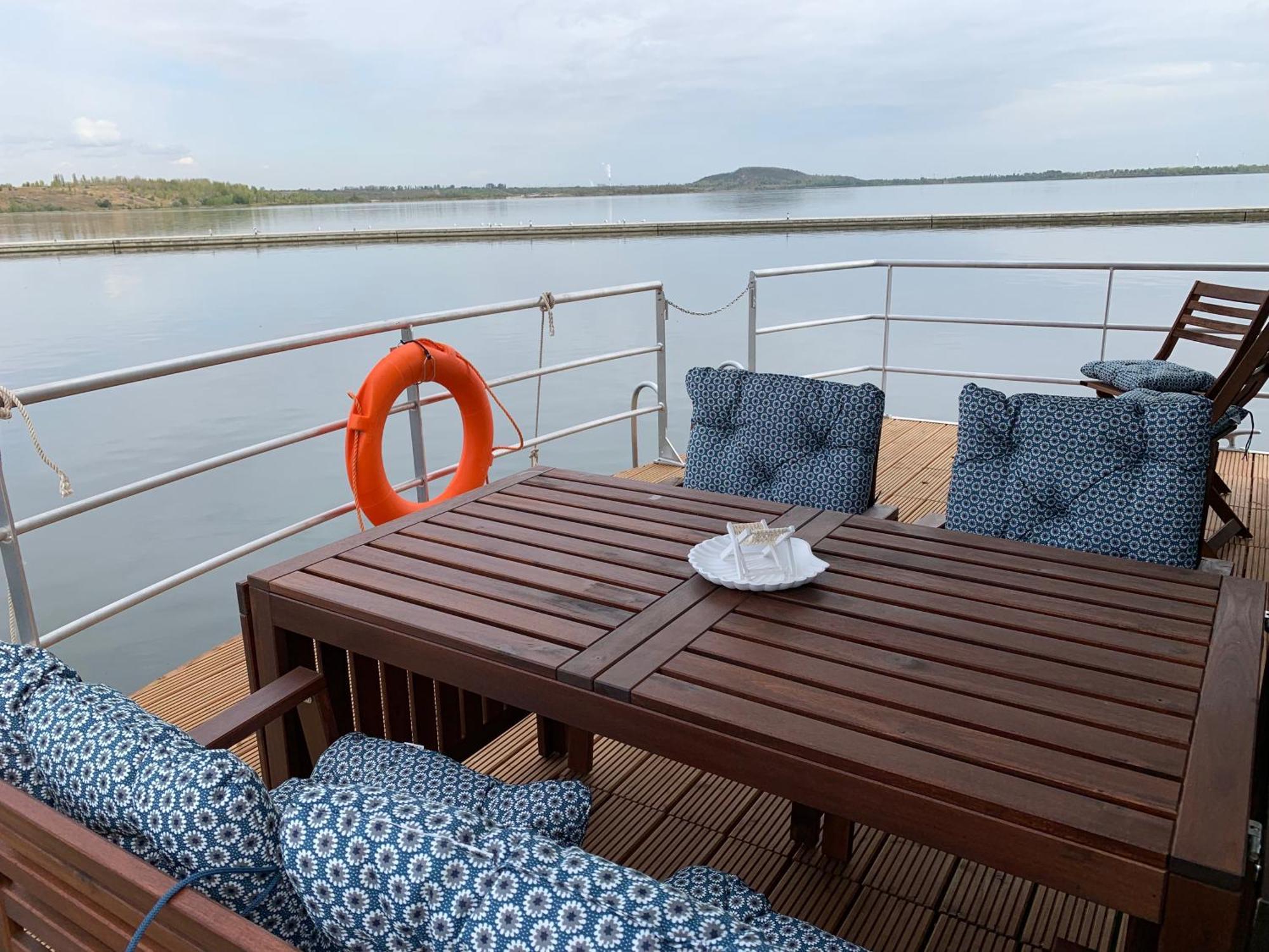 Hausboote Marina Braunsbedra Villa Exterior photo